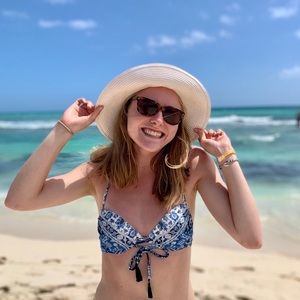 Meet your Posher, Rebecca